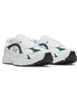 Championes Under Armour UA Tech Runner de diseño deportivo y urbano, en color blanco con detalles en verde oscuro y plateado, combinando malla transpirable, cuero y gamuza.