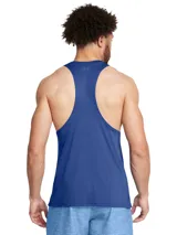 Musculosa deportiva Under Armour de corte ajustado, confeccionada en tejido técnico transpirable y elástico con tecnología de control de olores. Presenta cuello redondo, sisas amplias y logo de la marca estampado en el centro del pecho.