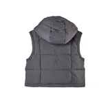 Campera multifunción modular color negro, con diseño matelaseado y capucha desmontable. Su sistema de cierres permite transformarla en cuatro versiones: campera larga, campera corta, chaleco largo y chaleco corto.