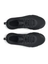Championes de running Under Armour Charged Verssert 2, color negro con suela de goma en tono marrón. Presentan parte superior de tejido ripstop con revestimientos de gamuza, mediasuela con tecnología Charged Cushioning para mayor amortiguación y suela con tacos para tracción en diversos terrenos.