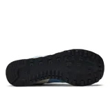 Championes urbanos New Balance modelo 574, color celeste con detalles en blanco y bordó, confeccionados en gamuza y malla, con logo "N" característico en los laterales y entresuela ENCAP.