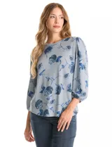 Buzo de tejido soft con estampado floral en tonos azules, cuello redondo y mangas largas con puños fruncidos.