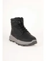 Bota de caña alta estilo trekking color verde militar, con suela blanca gruesa y base de goma marrón.