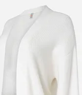 Cardigan abierto de punto pesado, color blanco, con mangas largas, bolsillos laterales y diseño alargado.