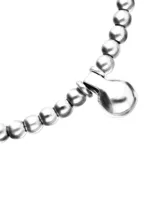 Collar de bolas medianas bañadas en plata de ley, con un colgante de bola grande y cierre de mosquetón con cadena de extensión.