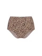 Bombacha tipo brief de tiro alto y cobertura completa en la espalda, confeccionada en microfibra ultradelgada con estampado animal print de leopardo. Cuenta con bordes sin rematar para un acabado invisible bajo la ropa.