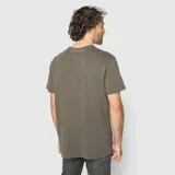 Remera de cuello redondo y manga corta, confeccionada en algodón orgánico slub con textura sutil. Presenta un diseño minimalista de corte clásico.