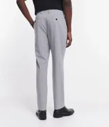 Pantalón de vestir gris con estampado a cuadros, corte slim fit, con bolsillos laterales y traseros.