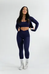 Calza larga azul marino de tejido acanalado con cintura alta cruzada.