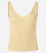 Blusa básica sin mangas de punto acanalado color amarillo claro, con escote en V y tirantes medianos, marca Marfinno.