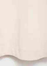 Camiseta de algodón de corte oversize, con cuello redondo y mangas cortas.