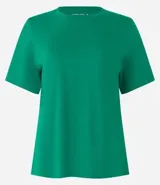 Remera básica de cuello redondo y manga corta, confeccionada en algodón suave y transpirable. Presenta un corte clásico y versátil, ideal para uso diario.
