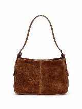 Cartera de cuero vacuno en color marrón, de diseño compacto, líneas simples y formato estructurado. Cuenta con correa corta ajustable para llevar al hombro y cierre superior.