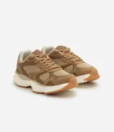 Championes deportivos para hombre marca Renner en color verde militar, confeccionados con capellada de poliuretano y poliéster con detalles texturizados. Presentan diseño de recortes superpuestos, cierre con cordones, entresuela volumosa en tono blanco y beige, y suela de goma.