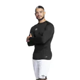 Remera térmica gris de manga larga, marca Umbro.