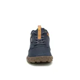 Championes Caterpillar modelo Hex Ready Low WP, color azul marino con detalles en marrón y suela en tono arena y marrón. Diseño impermeable con cordones, confeccionado en cuero de grano completo y materiales reciclados, con entresuela de EVA para mayor amortiguación.