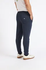 Pantalón de jogging Quiksilver para hombre, color azul marino, con cintura elástica con cordón ajustable, bolsillos laterales y puños elásticos en los tobillos.