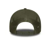 Gorro tipo trucker de la marca New Era, color verde oliva, con malla trasera y logo de los Los Angeles Dodgers bordado en el frente.