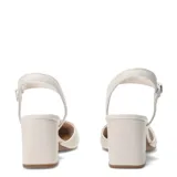 Zapatos de mujer marca Bottero, color blanco, con diseño de punta fina, taco block y tira ajustable al tobillo con hebilla metálica.