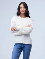 Buzo color blanco de lana con mangas caladas, marca Elle.