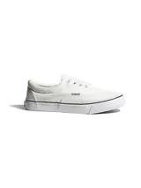 Championes de lona color blanco con cordones al tono y suela de goma blanca con una fina línea negra. Presenta etiqueta con logo de la marca en el lateral.