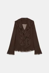 Blusa marrón de manga larga con escote en V y volantes con abalorios.