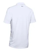 Remera polo de entrenamiento Under Armour, color blanco, con cuello clásico, cierre frontal de dos botones y logo de la marca estampado en el pecho.