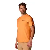 Remera técnica de alto rendimiento Columbia Titanium, color naranja, con tecnología de enfriamiento y protección solar. Presenta cuello redondo, mangas cortas y un diseño ergonómico ideal para actividades al aire libre.