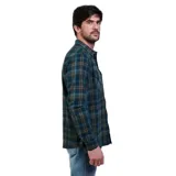 Camisa de manga larga Maui and Sons con estampado de cuadros escoceses en tonos verde, azul y amarillo. Presenta cuello clásico, cierre frontal con botones y dos bolsillos delanteros con solapa.