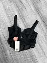 Top corset con copas preformadas y encaje, con cierre frontal y tiras con strass con la inscripción "LOVE SECRET".