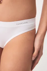 Bombacha vedetina mediana seamless color negro, confeccionada en tejido elástico sin costuras con detalle de logo estampado en la cintura.