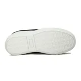 Championes casuales de plataforma blancos para mujer, con logo Diadora en negro en el lateral y detalle plateado en el talón.