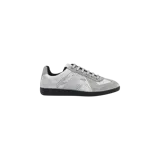 Championes Maison Margiela Replica Mesh Low-Top, color gris y blanco con suela negra.