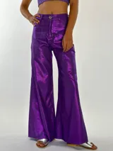 Pantalón de lino color naranja, de corte palazzo y tiro alto.