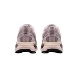 Championes Nike Vomero 18, color negro con swoosh blanco y suela gruesa en tono off-white. Diseñados con tecnología ZoomX para máxima amortiguación y retorno de energía, ideales para running.