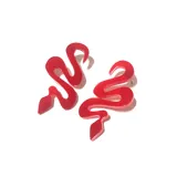 Par de aros colgantes con forma de serpiente.