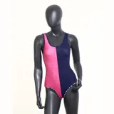 Malla enteriza de natación Fila Double Ii Listrado, con diseño color block en rosa y azul marino. Logo de la marca estampado en el lateral.