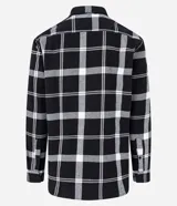 Camisa de franela de manga larga con estampado de cuadros en blanco y negro. Presenta cuello inglés, cierre frontal con botones y bolsillo en el pecho.