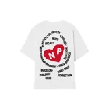Camiseta blanca de manga corta Nude Project, corte oversize, con estampa trasera en negro y rojo con diseño de corazón y textos alusivos.