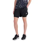 Short deportivo New Balance Accelerate Pacer 2-in-1, color negro, con calza interior y logo estampado en blanco.
