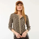 Cárdigan de punto con estampado animal print de leopardo, cuello redondo y cierre frontal con botones. Presenta mangas tres cuartos y un ajuste entallado al cuerpo.