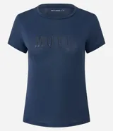 Remera deportiva de manga corta y cuello redondo, confeccionada en tejido técnico de poliamida. Presenta un diseño ajustado con la palabra 'MOVE' aplicada en el frente.
