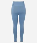 Legging deportiva de tiro alto color azul, confeccionada en poliamida con elastano. Presenta un diseño ajustado al cuerpo con bies contrastante en color blanco en la cintura y bolsillo integrado.