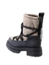 Botín negro de caña media con cordones y suela track.