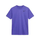 Remera deportiva Nike Dri-FIT Flex de manga corta y cuello redondo en color violeta, con el logo de la marca bordado en negro en el pecho.