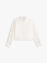 Camisa blanca de Tommy Hilfiger, confeccionada en 100% algodón, de diseño clásico y elegante con manga larga. Cuenta con cuello, cierre frontal con botones y detalles sutiles.