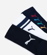 Kit de tres pares de medias deportivas Puma de caña larga. Un par es beige con dos rayas marrones y logo de Puma. Otro par es blanco liso. El tercer par es marrón oscuro con dos rayas blancas y logo de Puma. Todas están confeccionadas en algodón.