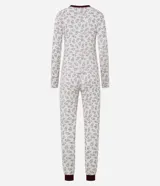 Pijama largo de dos piezas confeccionado en tejido acanalado de poliéster y viscosa. Consta de una remera de manga larga con cuello redondo en contraste y un pantalón con cintura elástica y puños ajustados. Ambos presentan una estampa integral con motivos de Winnie The Pooh en tono oscuro sobre fondo claro.