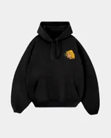 Canguro negro de corte oversize con capucha y bolsillo frontal. Presenta un diseño gráfico estampado en la espalda que simula un paquete de yerba mate, con la ilustración de una mujer, hojas y la inscripción 'La Volada'.