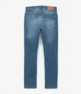Pantalón de jean corte slim, con diseño clásico de cinco bolsillos, cierre frontal con cremallera y botón, y costuras reforzadas.